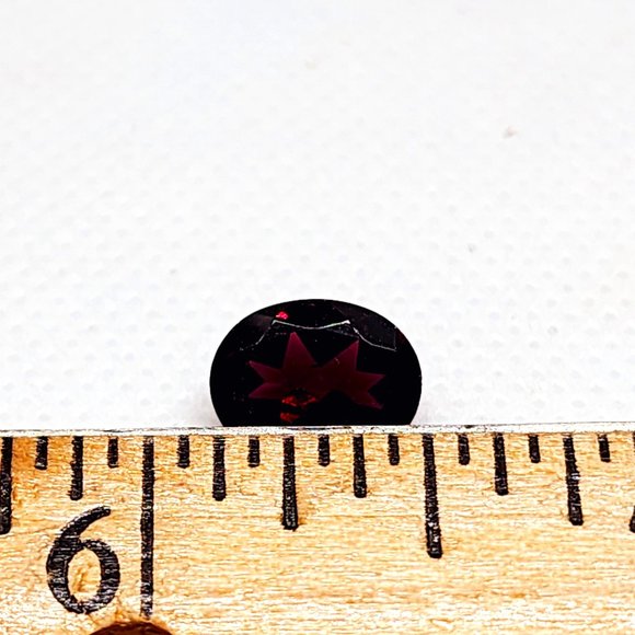 Rhodolite Garnet loose gemstone 10x8mm 2.88 cts - Picture 2 of 3